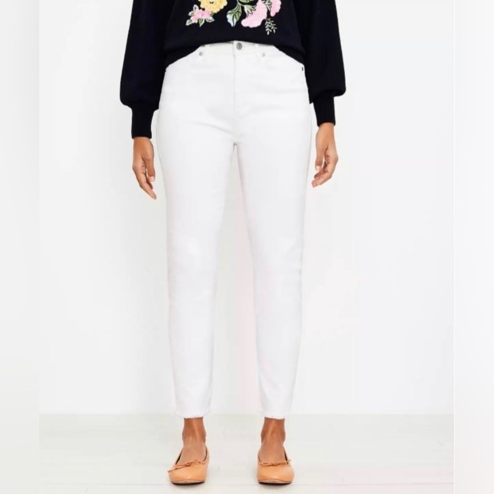 LOFT Curvy Frayed Skinny Jeans